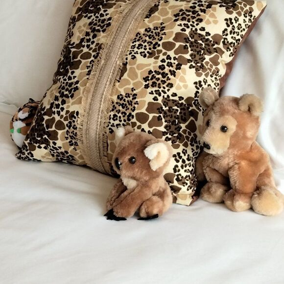 Accent Pillow Animal Print 20 x 20 NEW - Picture 7 of 13